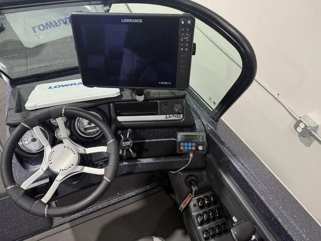 Slide: The Image of Lund 219 Pro-V GL Demo Loaded! 2024 - 10