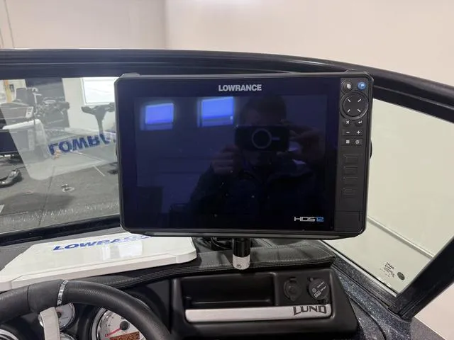 Slide: The Image of Lund 219 Pro-V GL Demo Loaded! 2024 - 11