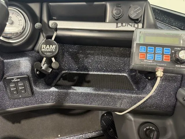 Slide: The Image of Lund 219 Pro-V GL Demo Loaded! 2024 - 12