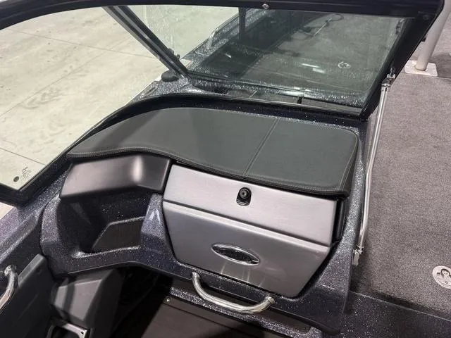 Slide: The Image of Lund 219 Pro-V GL Demo Loaded! 2024 - 15