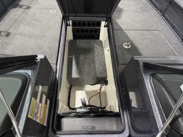 Slide: The Image of Lund 219 Pro-V GL Demo Loaded! 2024 - 24