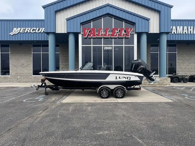 Slide: The Image of Lund 219 Pro-V GL Demo Loaded! 2024 - 30