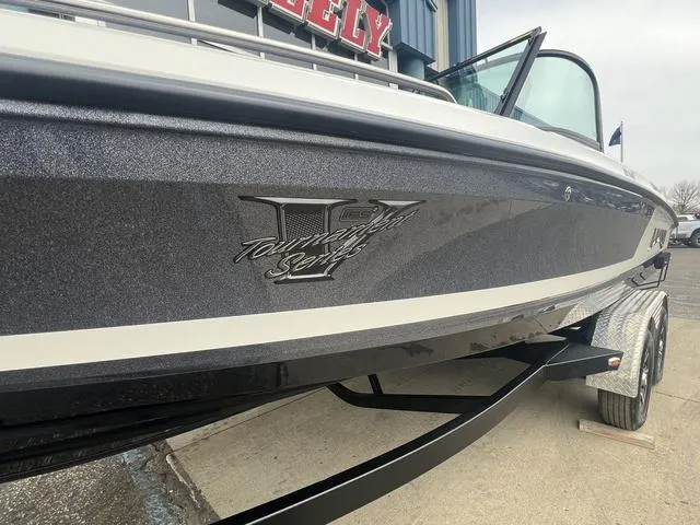 Slide: The Image of Lund 219 Pro-V GL Demo Loaded! 2024 - 31