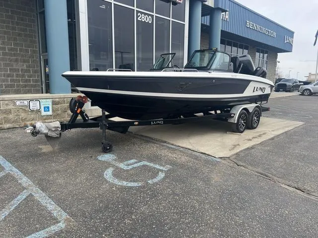 Slide: The Image of Lund 219 Pro-V GL Demo Loaded! 2024 - 32