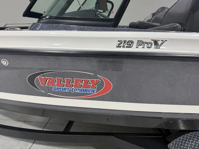 Slide: The Image of Lund 219 Pro-V GL Demo Loaded! 2024 - 4