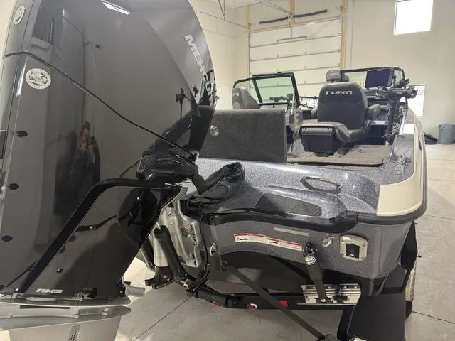 Slide: The Image of Lund 219 Pro-V GL Demo Loaded! 2024 - 6