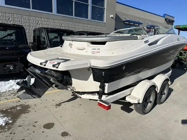 Slide: The Image of Sea Ray 195BR Sport 2008 - 4