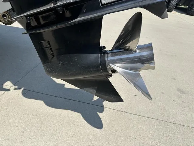 Slide: The Image of Lund 1700 Explorer SS 2004 - 8