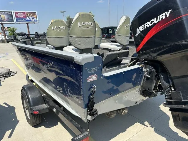 Slide: The Image of Lund 1700 Explorer SS 2004 - 9