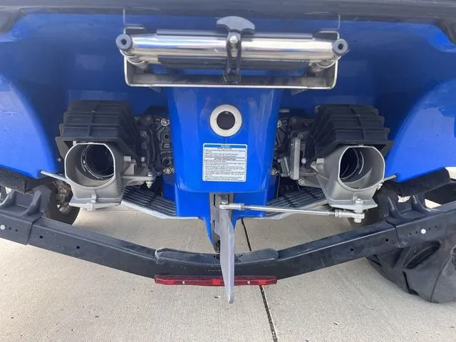 Slide: The Image of Rear view of a 2016 Yamaha Boats 242X E-Series jet propulsion system. - 10