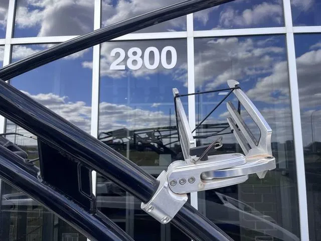Slide: The Image of Yamaha Boats 242X E-Series 2016, wakeboard rack, against glass building with "2800" address. - 33