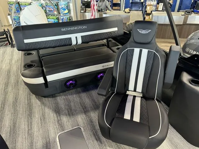 Slide: The Image of Bennington 24MSBSE Tritoon Pontoon 2025 - 18