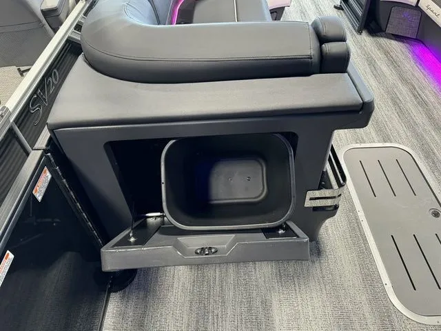 Slide: The Image of Bennington 24MSBSE Tritoon Pontoon 2025 - 19