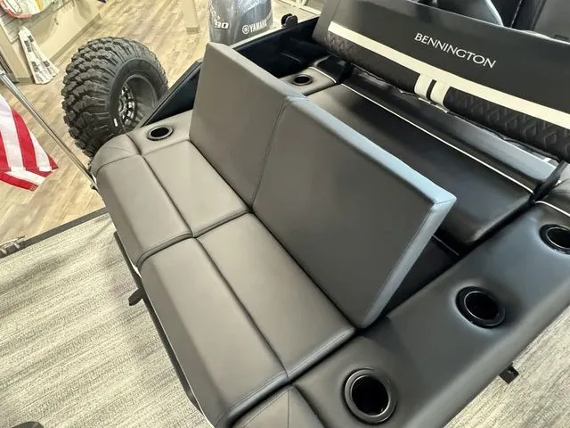 Slide: The Image of Bennington 24MSBSE Tritoon Pontoon 2025 - 29