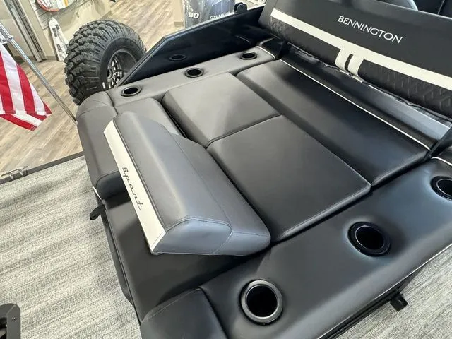 Slide: The Image of Bennington 24MSBSE Tritoon Pontoon 2025 - 30