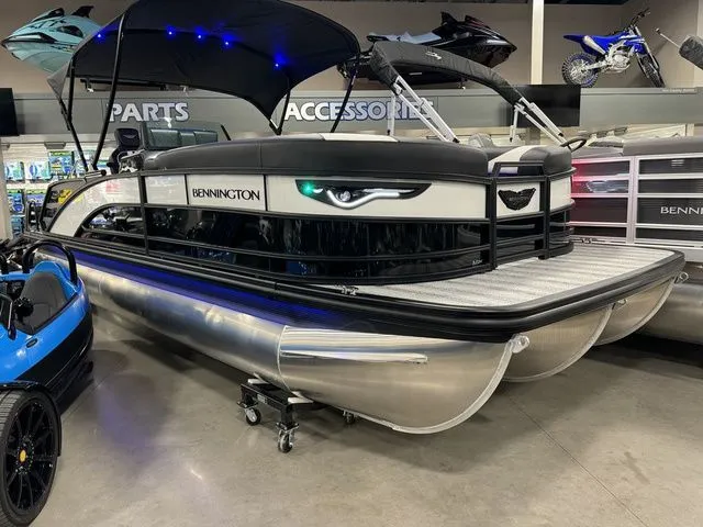 Slide: The Image of Bennington 24MSBSE Tritoon Pontoon 2025 - 40