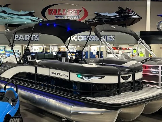 Slide: The Image of Bennington 24MSBSE Tritoon Pontoon 2025 - 41