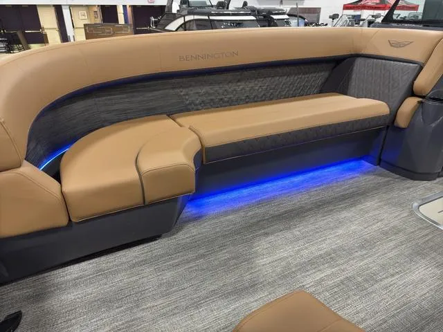 Slide: The Image of Bennington 24M Fastback Tri-Toon Pontoon 2025 - 10