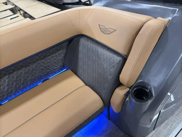 Slide: The Image of Bennington 24M Fastback Tri-Toon Pontoon 2025 - 12