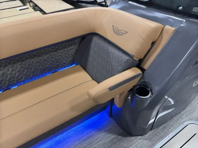 Slide: The Image of Bennington 24M Fastback Tri-Toon Pontoon 2025 - 13