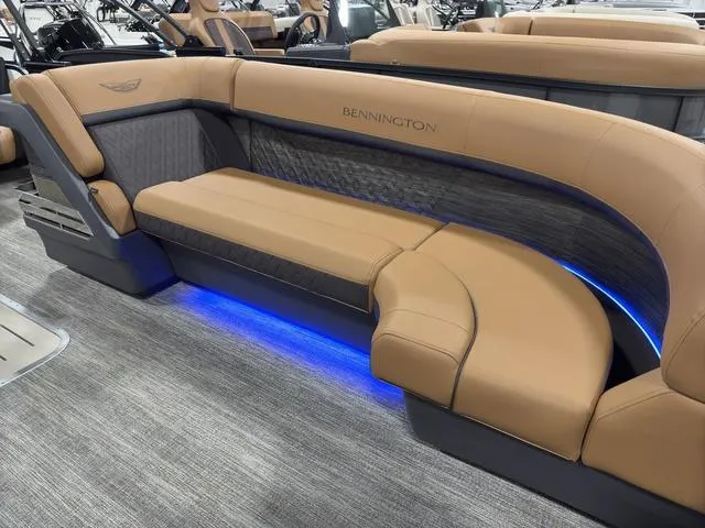 Slide: The Image of Bennington 24M Fastback Tri-Toon Pontoon 2025 - 14