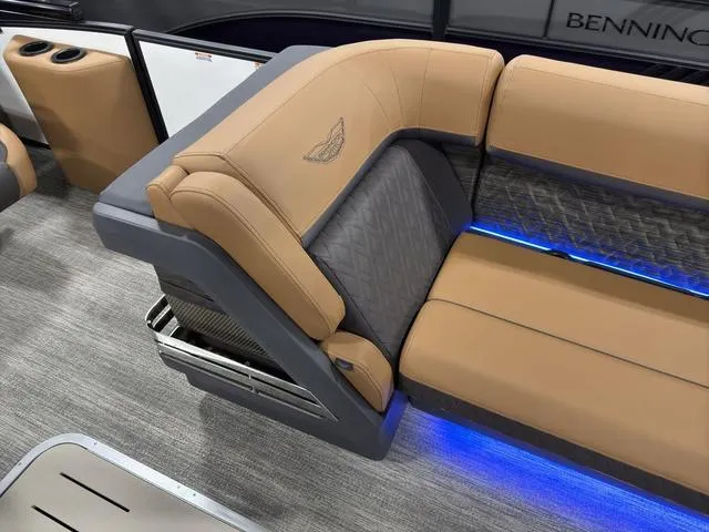 Slide: The Image of Bennington 24M Fastback Tri-Toon Pontoon 2025 - 15