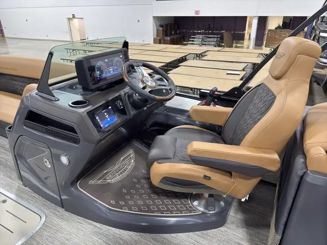 Slide: The Image of Bennington 24M Fastback Tri-Toon Pontoon 2025 - 17