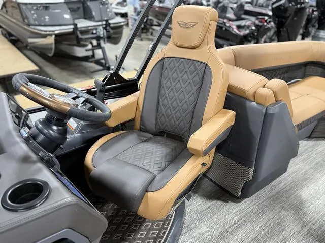 Slide: The Image of Bennington 24M Fastback Tri-Toon Pontoon 2025 - 29