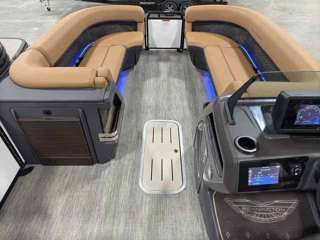 Slide: The Image of Bennington 24M Fastback Tri-Toon Pontoon 2025 - 32
