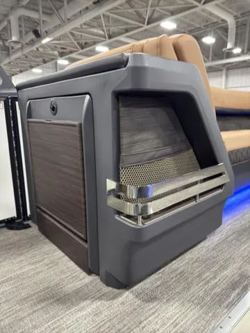 Slide: The Image of Bennington 24M Fastback Tri-Toon Pontoon 2025 - 34