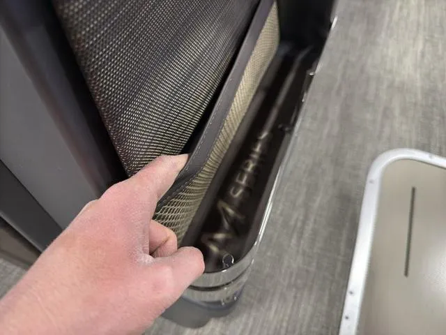 Slide: The Image of Bennington 24M Fastback Tri-Toon Pontoon 2025 - 35