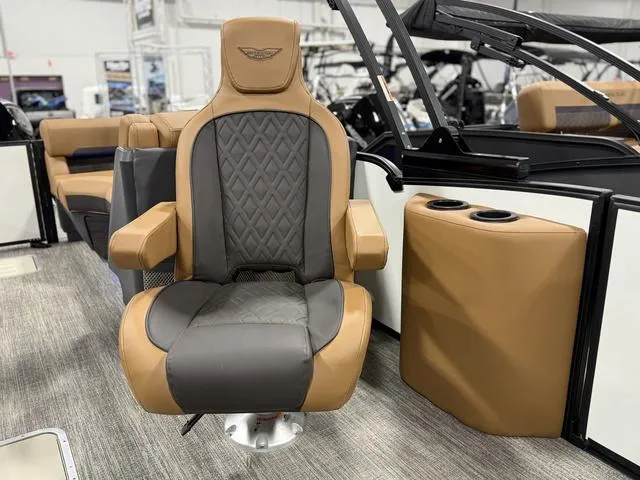 Slide: The Image of Bennington 24M Fastback Tri-Toon Pontoon 2025 - 47