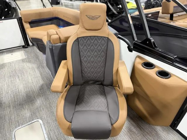 Slide: The Image of Bennington 24M Fastback Tri-Toon Pontoon 2025 - 50