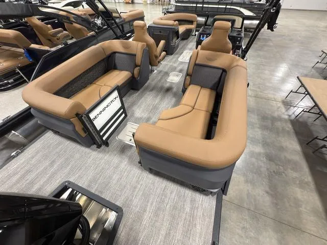 Slide: The Image of Bennington 24M Fastback Tri-Toon Pontoon 2025 - 52