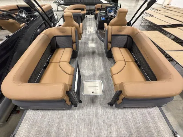 Slide: The Image of Bennington 24M Fastback Tri-Toon Pontoon 2025 - 53