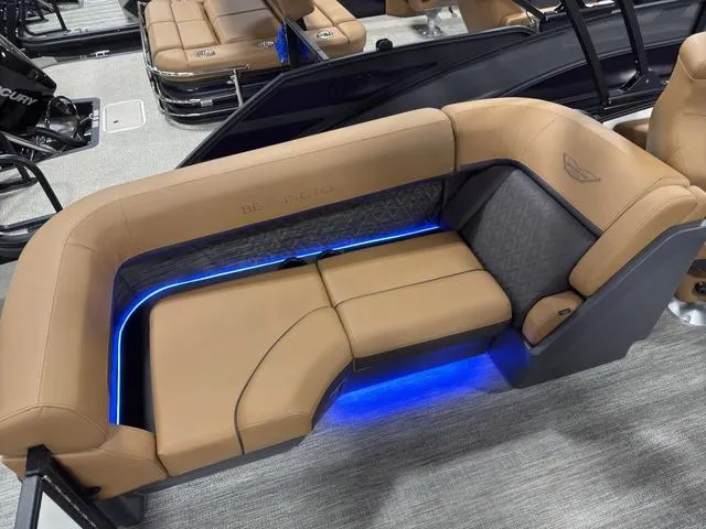 Slide: The Image of Bennington 24M Fastback Tri-Toon Pontoon 2025 - 57