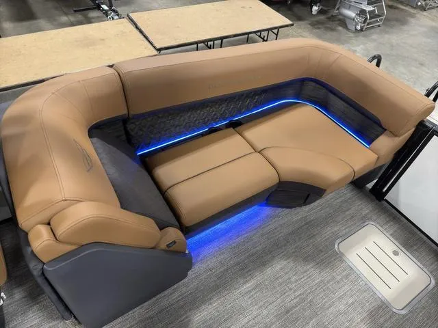 Slide: The Image of Bennington 24M Fastback Tri-Toon Pontoon 2025 - 58