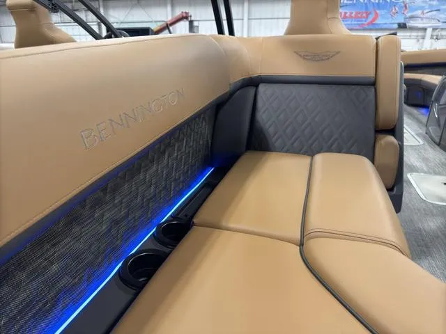 Slide: The Image of Bennington 24M Fastback Tri-Toon Pontoon 2025 - 61