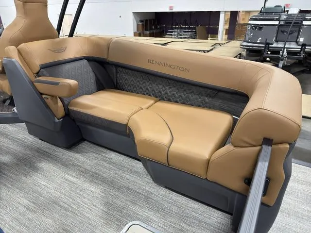 Slide: The Image of Bennington 24M Fastback Tri-Toon Pontoon 2025 - 63
