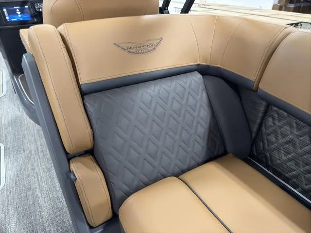 Slide: The Image of Bennington 24M Fastback Tri-Toon Pontoon 2025 - 64