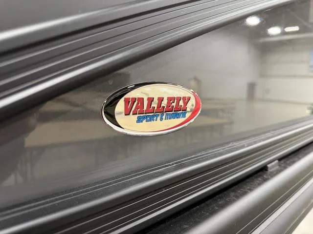 Slide: The Image of Bennington 24M Fastback Tri-Toon Pontoon 2025 - 72