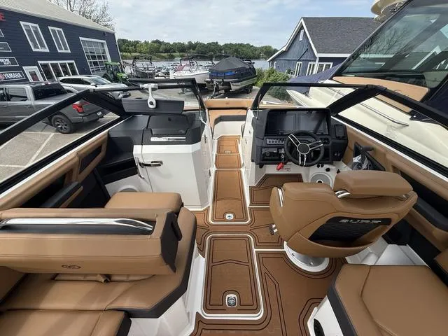 Slide: The Image of Cobalt R6 Surf 2025 - 14