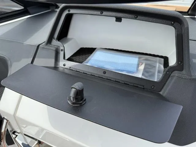 Slide: The Image of Cobalt R6 Surf 2025 - 18