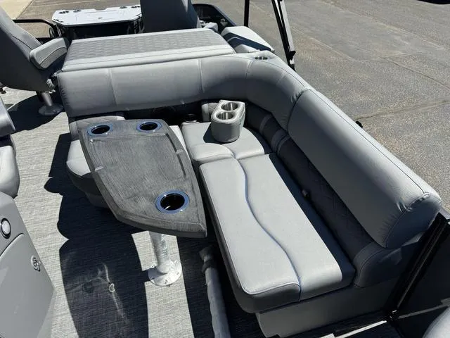 Slide: The Image of Bennington 23 LSAPG Tri-Toon Pontoon 2024 - 15