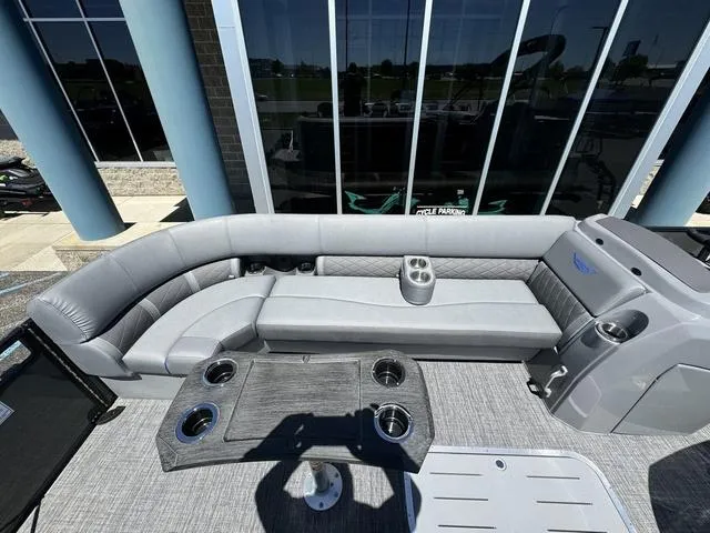 Slide: The Image of Bennington 23 LSAPG Tri-Toon Pontoon 2024 - 16