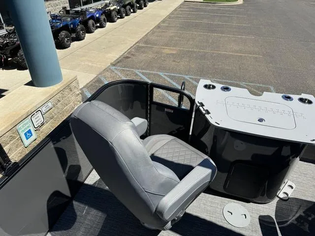 Slide: The Image of Bennington 23 LSAPG Tri-Toon Pontoon 2024 - 21