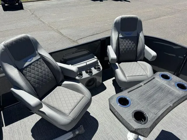 Slide: The Image of Bennington 23 LSAPG Tri-Toon Pontoon 2024 - 9