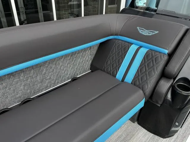 Slide: The Image of Bennington 24 MSB Arch Swingback Tri-Toon Pontoon 2025 - 11