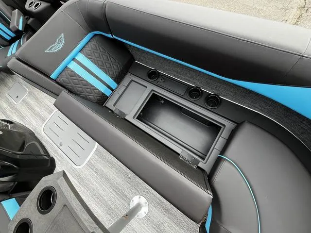 Slide: The Image of Bennington 24 MSB Arch Swingback Tri-Toon Pontoon 2025 - 15