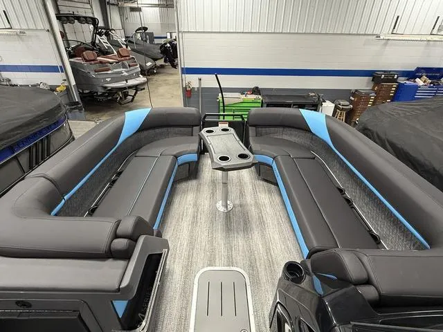 Slide: The Image of Bennington 24 MSB Arch Swingback Tri-Toon Pontoon 2025 - 17